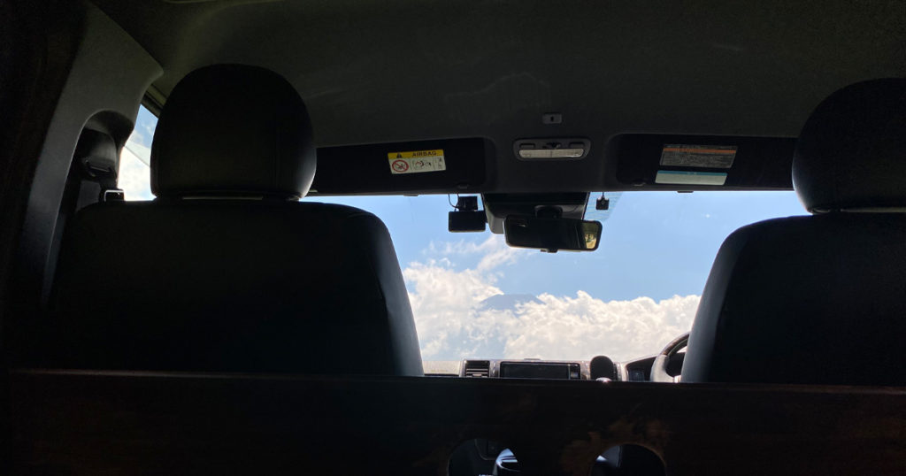車内から見える富士山